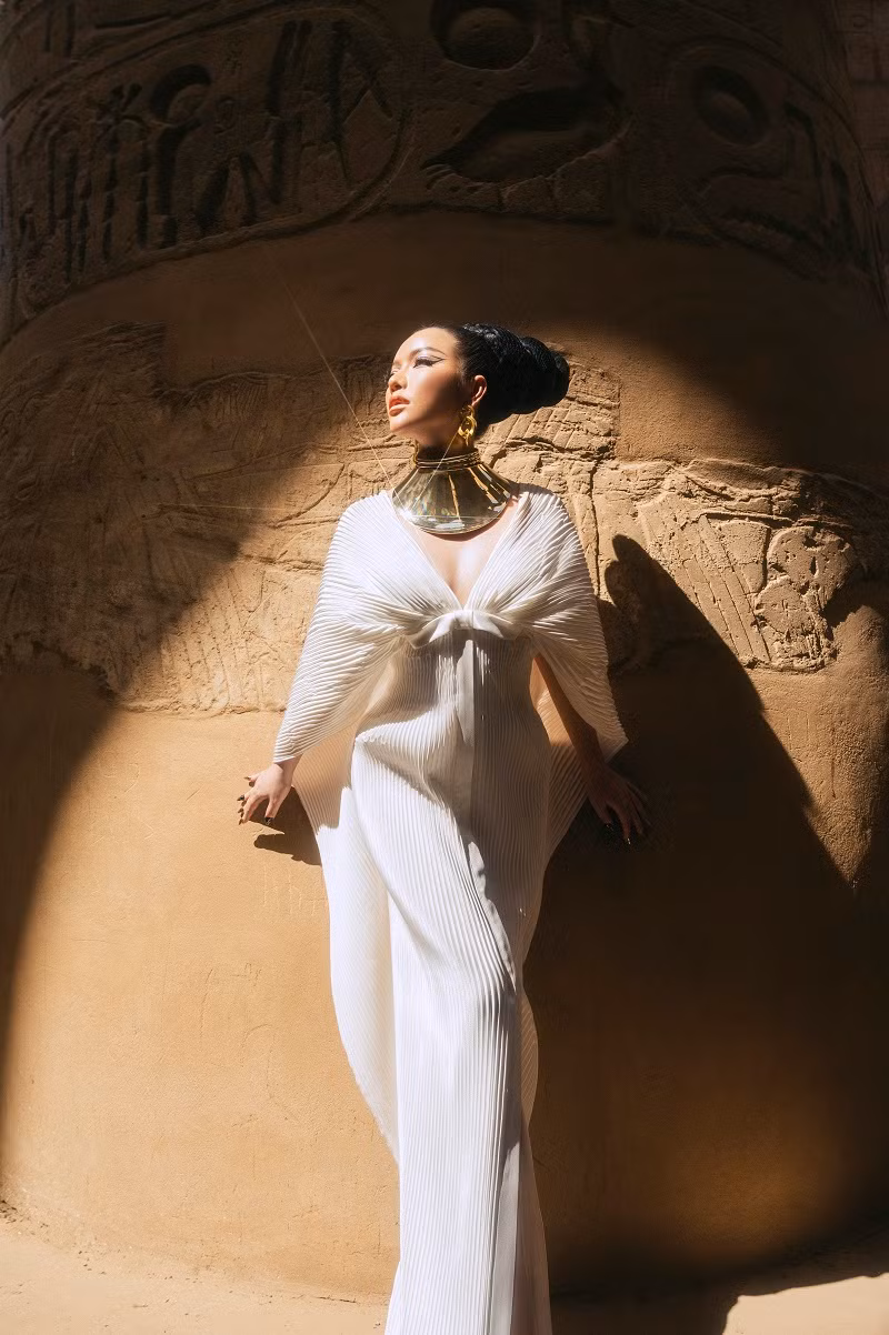 Vì thế cô nàng không ngần ngại lựa chọn những trang phục khoe tối đa vẻ đẹp hình thể.