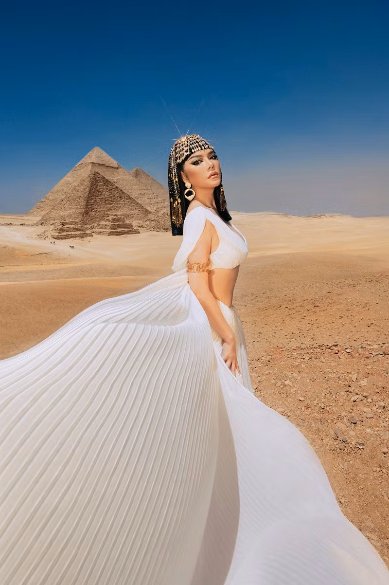 Bộ ảnh của Lý Nhã Kỳ gây ấn tượng bởi nhan sắc đỉnh cao của nữ diễn viên, sự chỉn chu đến từng chi tiết.