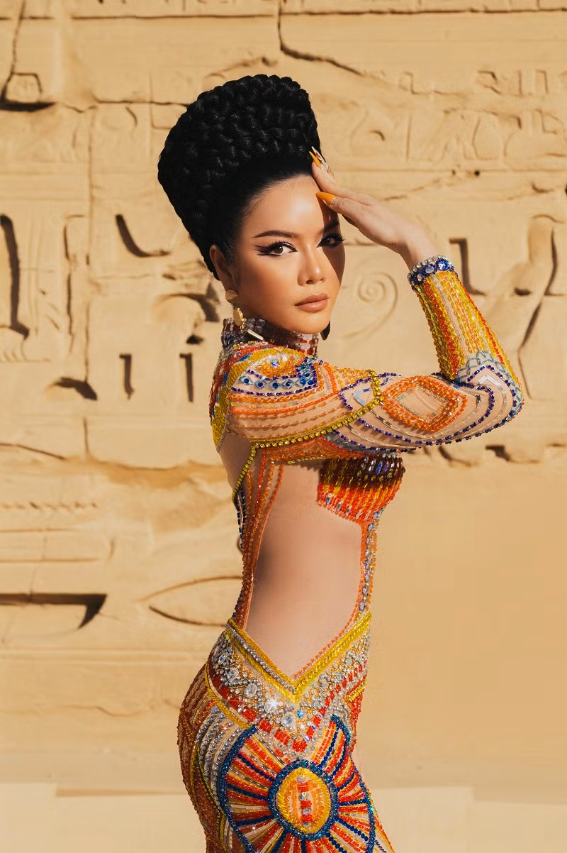  Lý Nhã Kỳ vừa tung bộ ảnh mới cá tính, quyến rũ. Bộ ảnh được thực hiện trong chuyến đi Ai Cập nhân dịp sinh nhật của nữ diễn viên vừa qua.