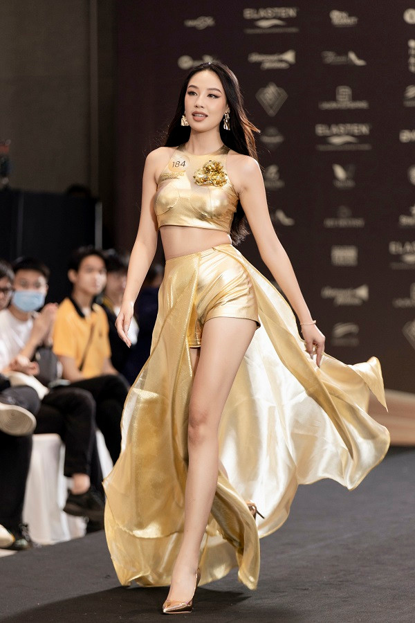 Nối tiếp hoạt động trong ngày, các thí sinh bước vào phần thi phỏng vấn trực tiếp. Những câu hỏi từ BGK được đánh giá cao về độ khó và kỹ năng chuyên môn.