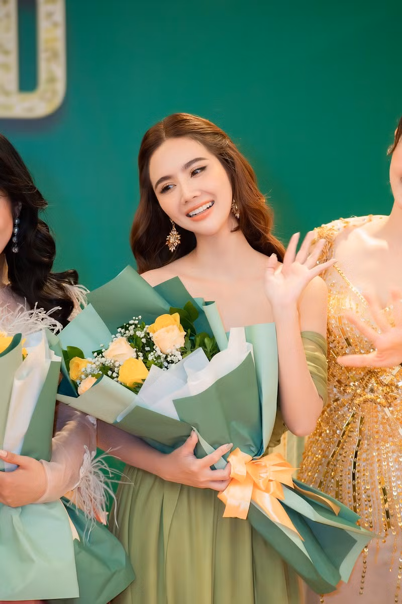 Theo Phan Minh Huyền, chỉ cần có ý thức về việc làm đẹp và kiên định, phụ nữ sẽ biết cách để mình đẹp lên mỗi ngày.