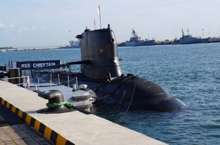 Hai chiếc tàu ngầm lớp Challenger còn lại gồm RSS Conqueror (tên cũ HMS Sjölejonet) và RSS Chieftain (HMS Sjöhunden) có tuổi đời tương tự. Và chúng có lẽ sẽ được nghỉ hưu sau năm 2020 khi Singapore nhận 2 tàu ngầm tiên tiến Type 218SG đang đặt mua từ Đức.