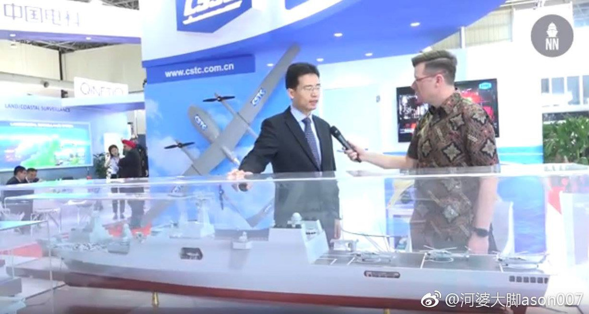 So với Type 071 nguyên bản đang phục vụ hải quân Trung Quốc thì biến thể Type 071E có nhà chứa máy bay được rút ngắn (sức chứa từ 4 xuống 2 trực thăng) nhưng sàn đáp lại được kéo dài (2 trực thăng tăng lên 3 chiếc đồng thời hoạt động).