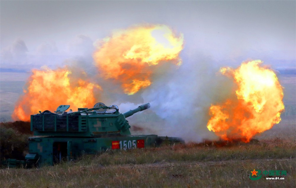 Pháo tự hành 122 mm PLZ-07A nã đạn tiêu dệt mục tiêu giả định. Nguồn ảnh: livejournal.