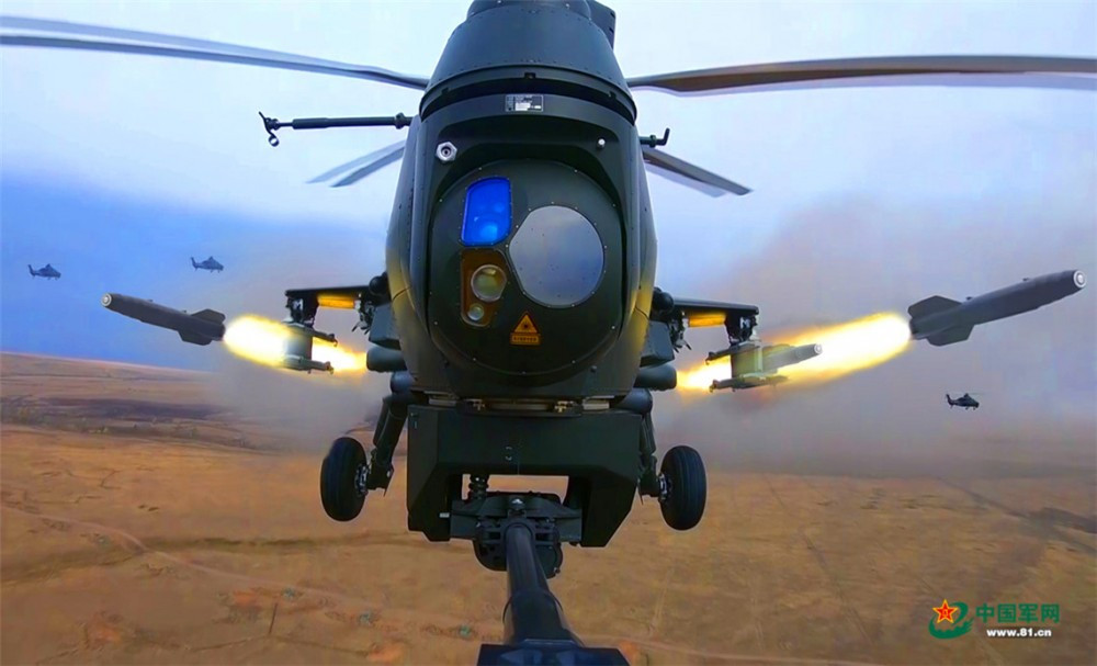 Máy bay trực thăng tấn công Z-10 phóng tên lửa. Nguồn ảnh: livejournal.