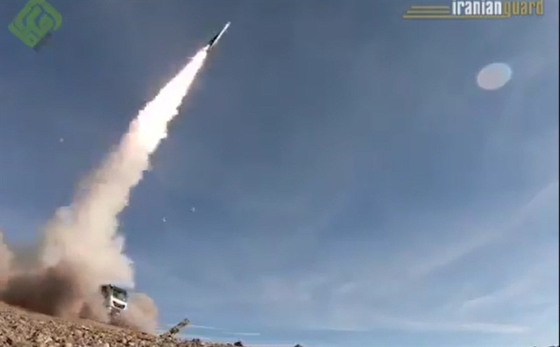 Với khoảng cách diệt mục tiêu đạt được, hệ thống Bavar-373 có thể sánh ngang với MIM-104 Patriot do Mỹ sản xuất và phiên bản xuất khẩu S-300 của Nga. Chính vì vậy, đây là hệ thống phòng thủ cực mạnh cùng với S-300PMU2, Talaash-3 (Iran tự phát triển có tầm bắn tương đương Bavar-373) và những vũ khí khác tạo thành chiếc ô phòng thủ đáng sợ với bất kỳ đối thủ nào.