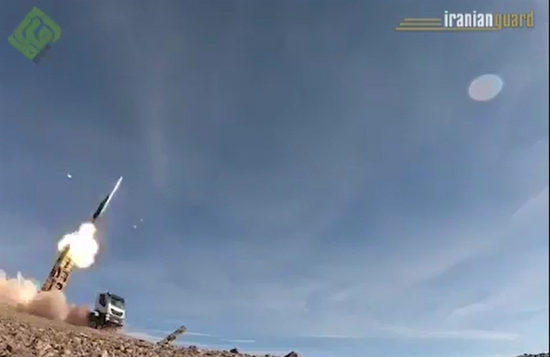 "Hệ thống Bavar-373 đã phóng đi 3 quả đạn đánh chặn và hạ được 3 mục tiêu giả định là tên lửa hành trình, chiến đấu cơ và cả máy bay tấn công không người lái của đối phương", Fars dẫn tuyên bố của IRGC cho biết.