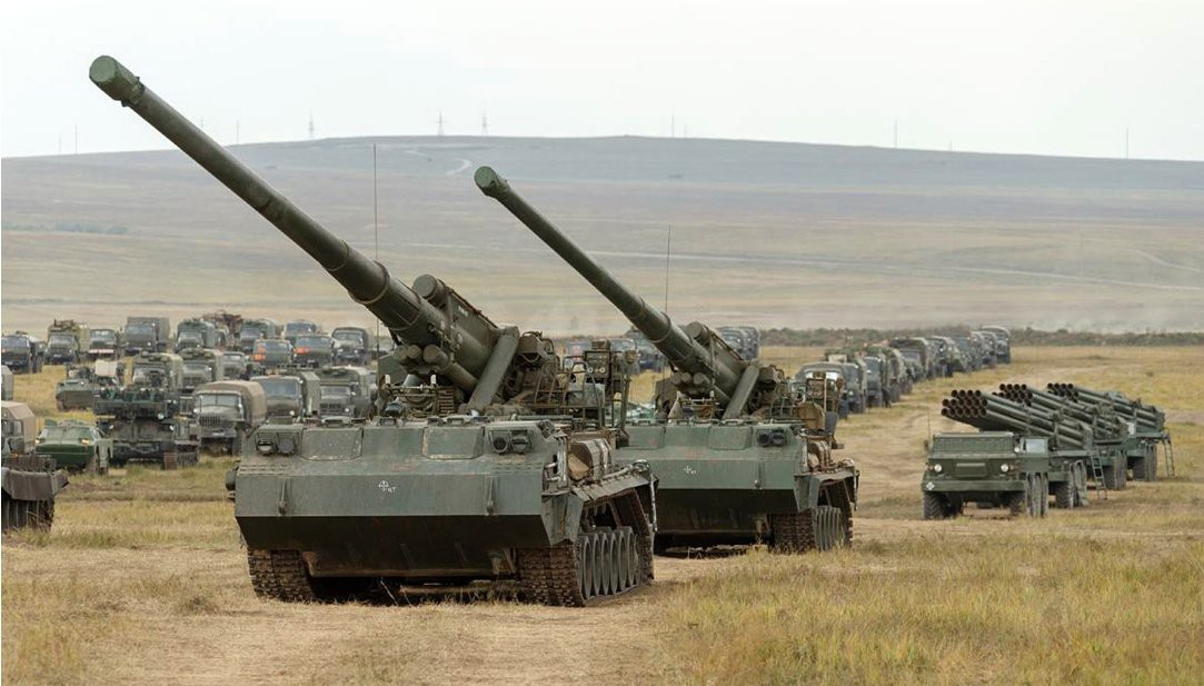 Pháo tự hành 2S7 Pion "Hoa mẫu đơn" bắt đầu phục vụ trong biên chế của Quân đội Liên Xô từ năm 1976 và tới nay vẫn là loại pháo tự hành cực kỳ nguy hiểm đang tiếp tục phục vụ quân đội Nga. Nguồn ảnh: Pinterest.