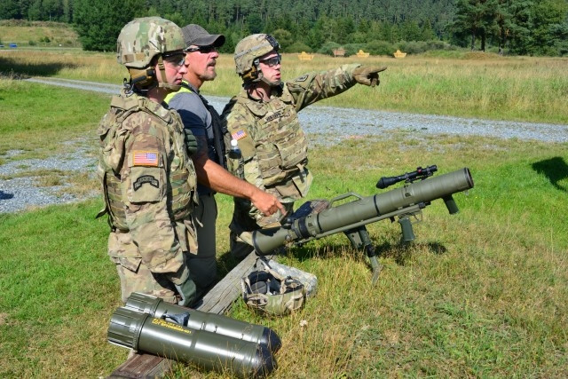 Theo đánh giá của giới chuyên gia, việc Mỹ phải dùng Carl-Gustaf thay thế sản phẩm nội địa bởi súng do Thụy Điển sản xuất sở hữu rất nhiều ưu điểm. Khả năng đặc biệt của Carl-Gustaf M4 là xử lý nhiều tình huống chiến thuật, phù hợp với tác chiến trong môi trường hạn chế.