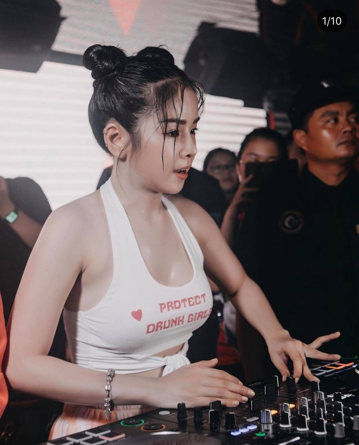 Mie từng là quán quân của cuộc thi "Miss DJ 2015: nhưng phải đến "The Remix 2017", tên tuổi của cô nàng mới được biết đến rộng rãi.