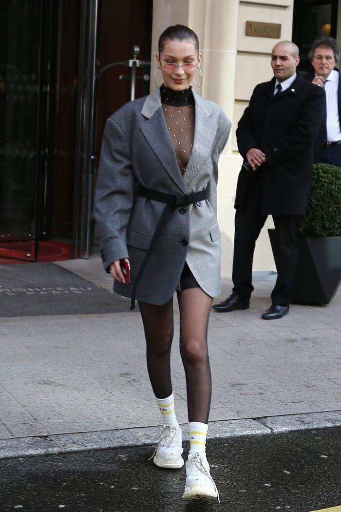 Lăng xê mốt không nội y trong tuần lễ thời trang Paris vào tháng 1 năm 2018.