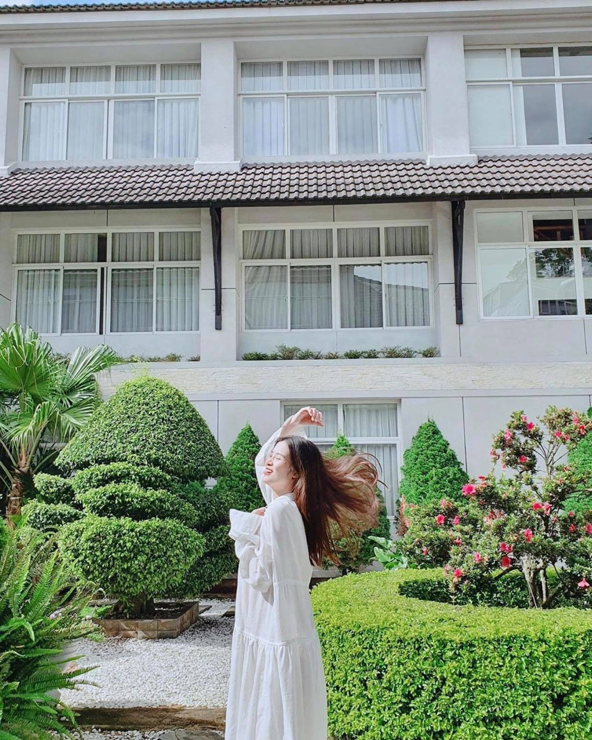 Đông Nhi thường xuyên cập nhật hình ảnh của mình lên trang xã hội khiến fan xuýt xoa bởi nhan sắc rạng rỡ.