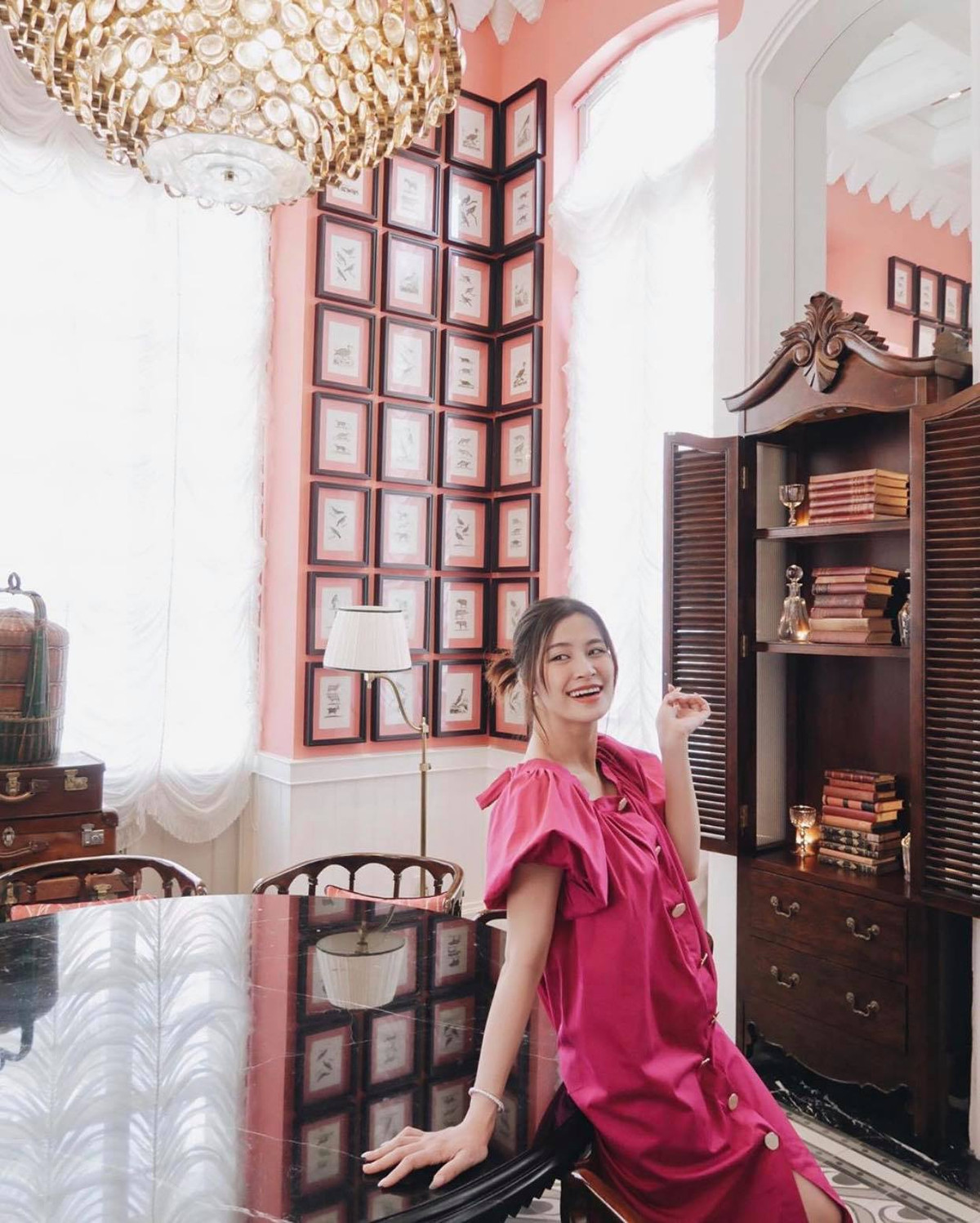 Dịu dàng, nữ tính trong chiếc đầm hồng xinh xắn.