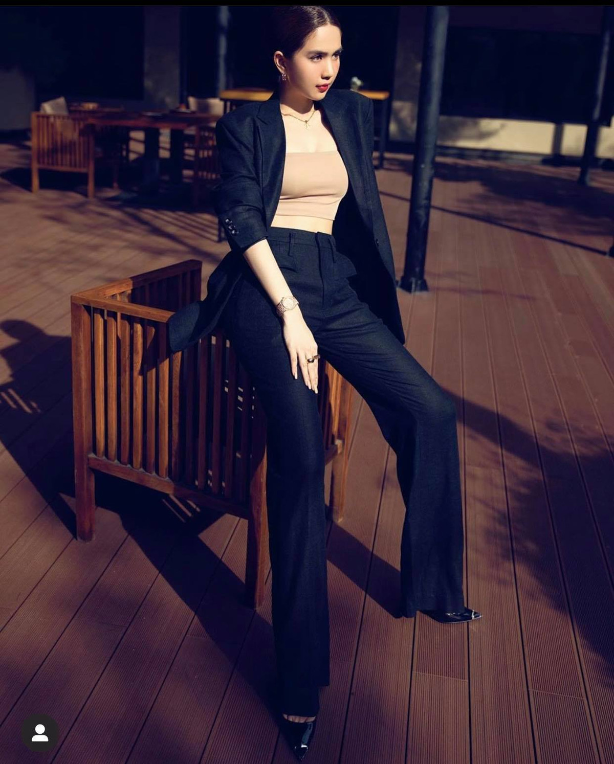 Không hô danh là quý cô thời trang của showbiz, Ngọc Trinh đã yêu thích phong cách nào là tích cực lăng xê và biến hóa nhiều màu sắc.