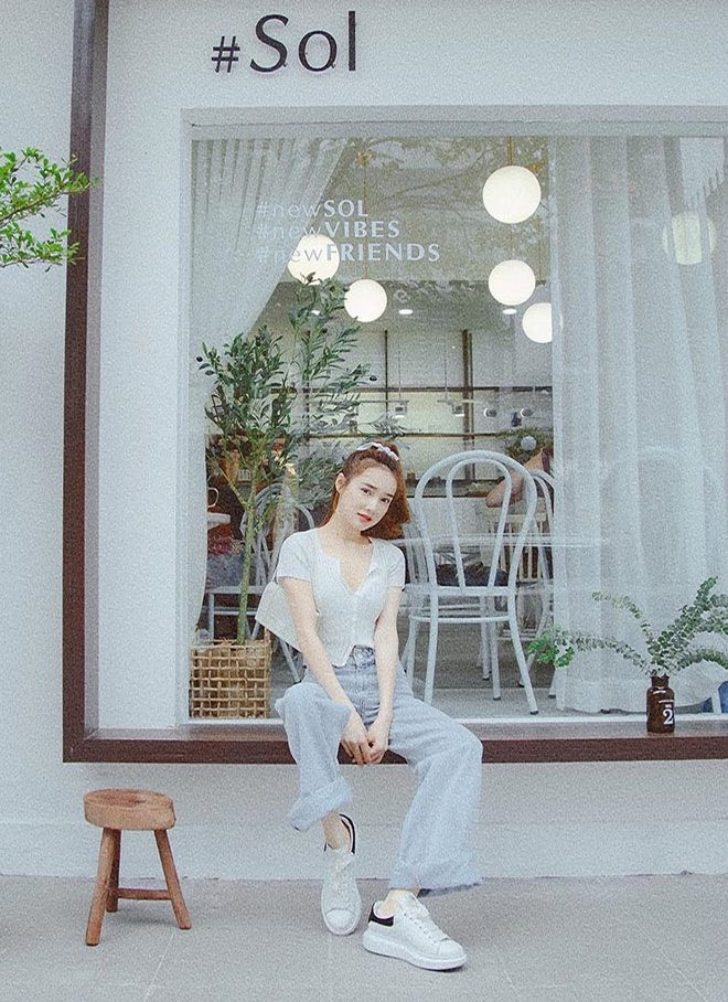 Gu thời trang của Nhã Phương ngày càng trẻ trung và tinh tế.