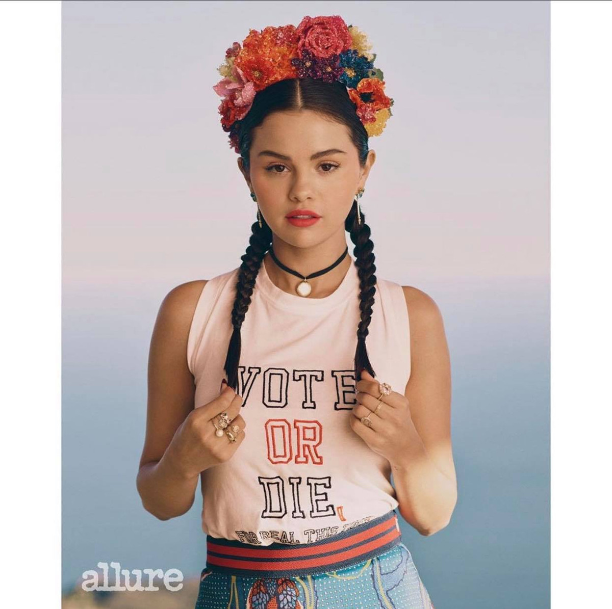 Selena cho biết cô đã tự mình trang điểm cho lần chụp hình tạp chí này do dịch bệnh.