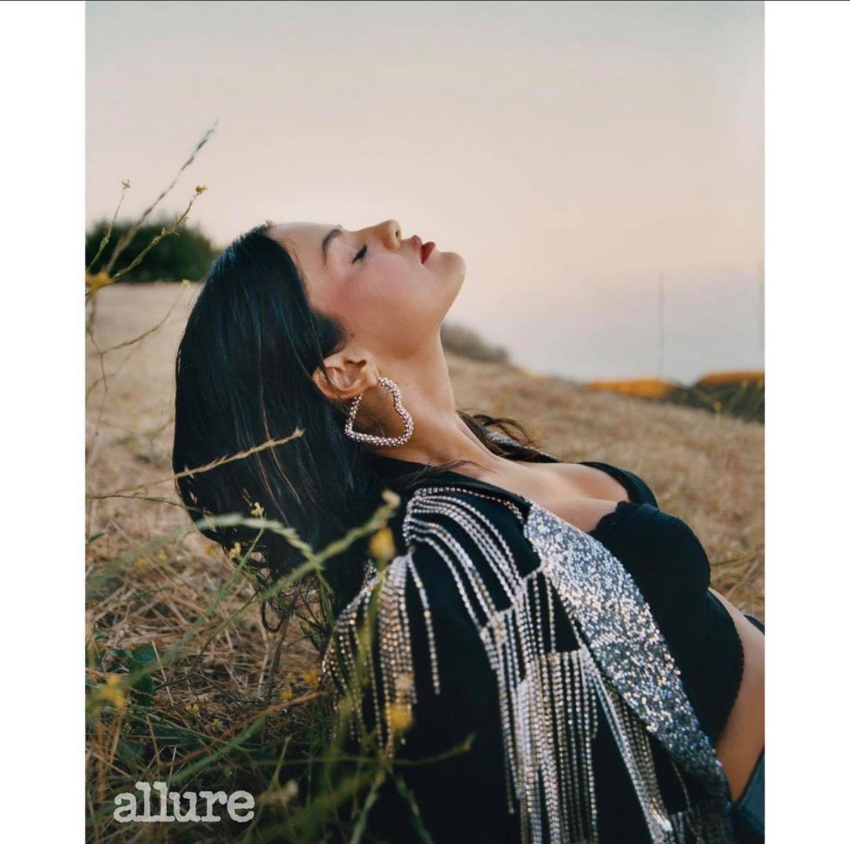 Nữ ca sĩ diện trang phục tôn vòng một và body thon thả nhờ giảm cân thần tốc.