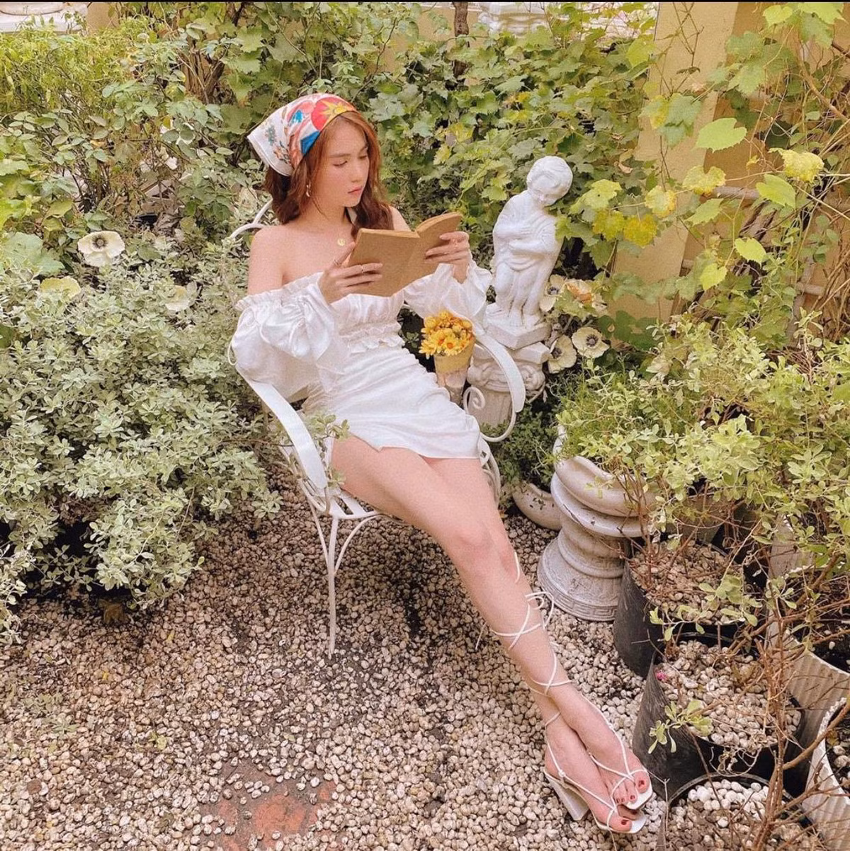 Dù đã bước qua 30 tuổi, Ngọc Trinh vẫn giữ được vóc dáng thon thả, làn da mịn màng cùng nhan sắc không tuổi.