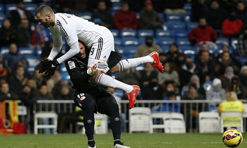 Cau thu len goi ha guc thu mon trong chop mat