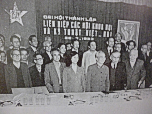 Đại tướng Võ Nguyên Giáp tham dự đại hội thành lập Liên hiệp Hội Việt Nam