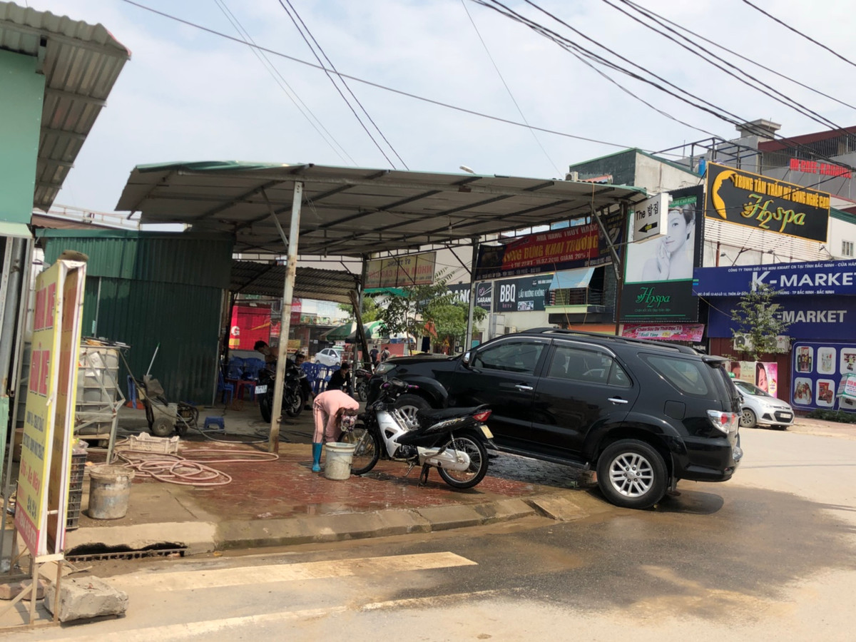 Khu đất công biến thành một khu phố sầm uất.