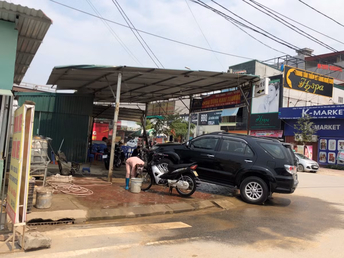 Khu đất công biến thành một khu phố sầm uất.