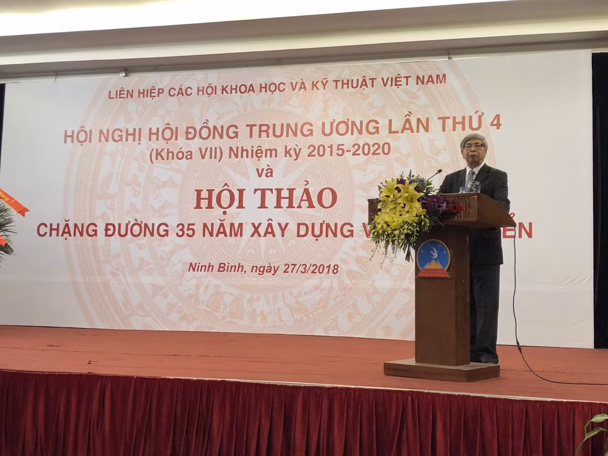 GS.TSKH Đặng Vũ Minh – Chủ tịch Liên hiệp Hội Việt Nam phát biểu khai mạc