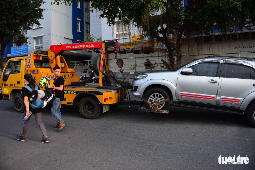 Hầu hết xe hơi đậu dưới tầng hầm đều bị hư hỏng ít hay nhiều, hàng chục chiếc xe đã được cẩu tới các gara sửa chữa. Chi phí sửa chữa do bảo hiểm chi trả, chủ đầu tư Carina Plaza có thông báo những xe không được bảo hiểm chấp nhận thì chủ đầu tư sẽ chịu phần chênh lệch.