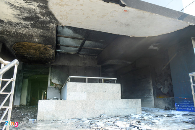 Hiện trường vụ cháy chung cư Carina, quận 8 (TP.HCM). Ảnh: Lê Quân.