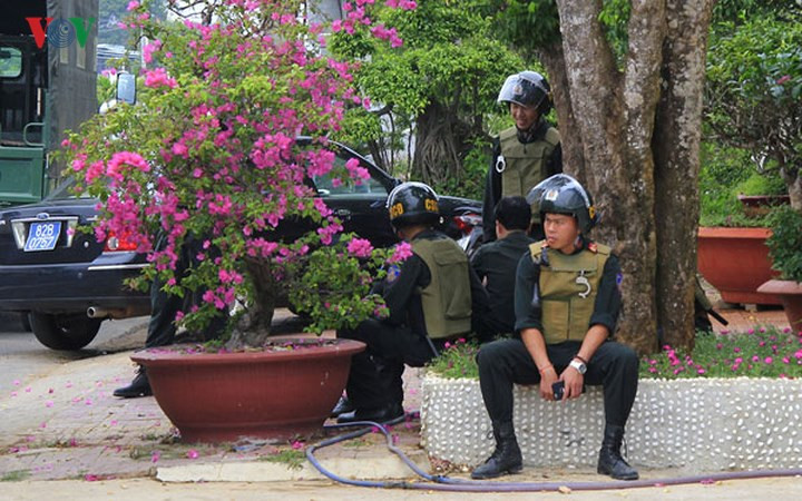 Một số người dân tại tổ dân phố 4, phường Ngô Mây cho biết Hoàng Văn Sơn mới mua lại ngôi nhà này chuyển đến ở vào cuối năm 2017 và nghe nói ông này hành nghề buôn bán gỗ.