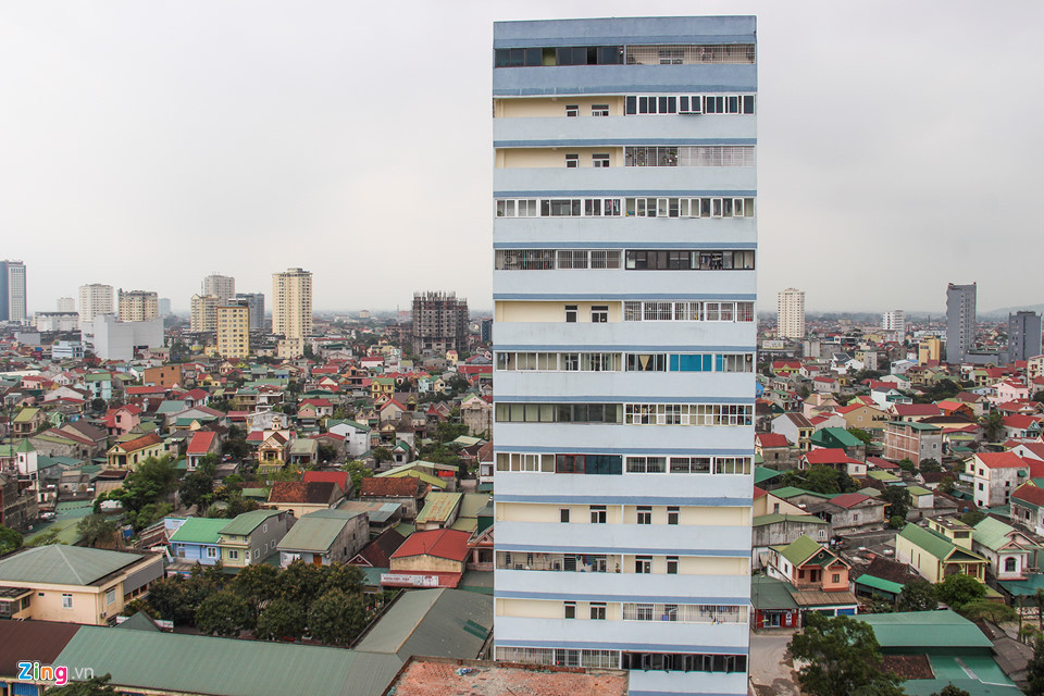 Chung cư PVNC2- CT02 (ở số 6 đường Nguyễn Quốc Trị, phường Hưng Bình, TP Vinh, Nghệ An) do Công ty CP đầu tư sản xuất và thương mại Thành Vinh làm chủ đầu tư với 18 tầng, có 168 căn hộ. Công trình này được phê duyệt xây dựng từ năm 2013.