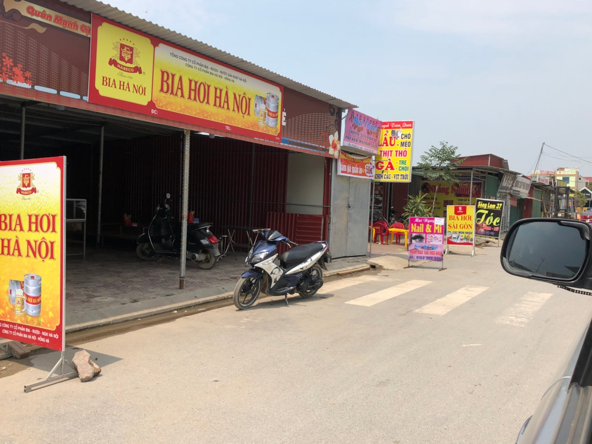 Khu đất công biến thành hàng loạt nhà hàng, điểm kinh doanh dịch vụ.