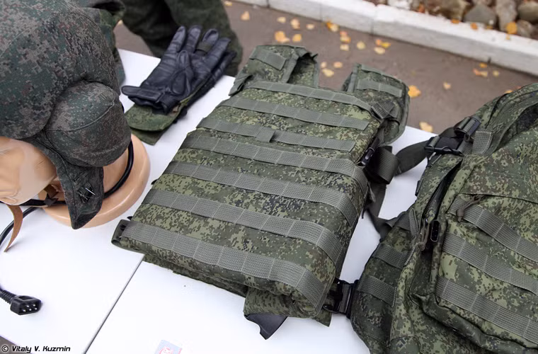 Một loạt vét chống đạn khác được định danh là 6B46.