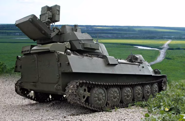 SNAR-10M1 định vị các đoàn xe di chuyển (tên lửa, pháo binh và đơn vị cơ giới), mục tiêu mặt đất di chuyển đơn nhất (xe tăng, ô tô, xe bọc thép, một nhóm binh sĩ hoặc thậm chí là một binh sĩ), các mục tiêu mặt biển (tàu tuần tra, tàu chiến, tàu đổ bộ...) và mục tiêu bay thấp (trực thăng, UAV). Việc định vị chính xác mục tiêu cho phép điều chỉnh hỏa lực pháo binh tiêu diệt.