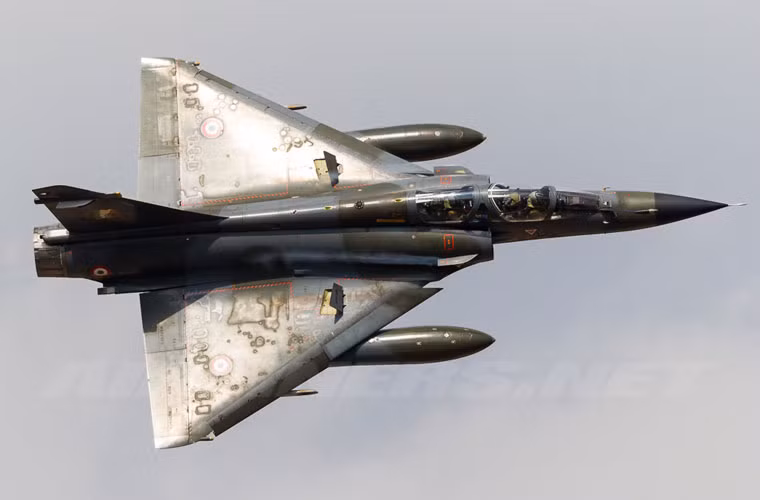 Mirage 2000N được gia cố thêm cánh để hoạt động ở độ cao thấp, cũng như hệ thống tấn công/dẫn đường chính xác, trang bị radar Dassault/Thales Antilope 5, nó được thiết kế cho vai trò tấn công và nổi bật với khả năng luồn lách tránh chướng ngại vật ở độ cao thấp.