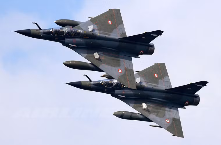 Ngoài ra, Mirage 2000N còn có thể trang bị thêm pod gắn ngoài Reco NG cung cấp khả năng trinh sát số, với các hình ảnh ban ngày lẫn ban đêm, một hệ thống ghi dữ liệu số, và một đường truyền dữ liệu để cung cấp hình ảnh và âm thanh thời gian thực cho sở chỉ huy chiến trường.