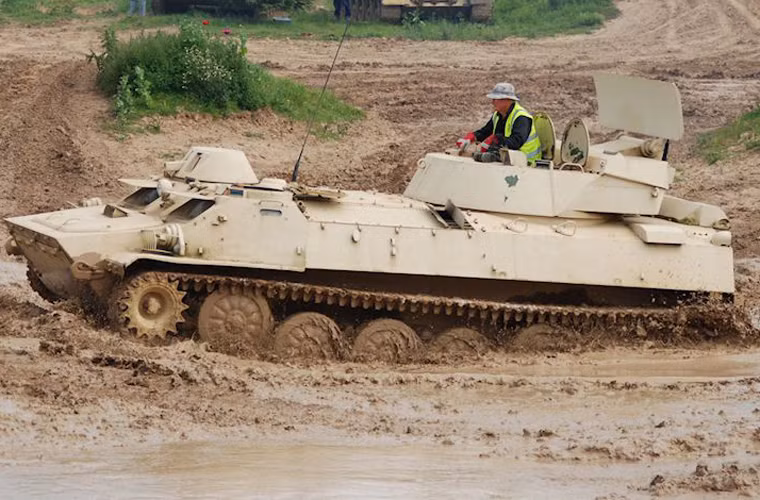 SNAR-10 có khả năng phát hiện mục tiêu di động trên mặt đất ở cự ly 17km; khẩu đội pháo khi khai hỏa là từ 4-10km; mục tiêu mặt biển là 30km và các loại pháo từ tàu chiến là 14-23km. Tầm trinh sát tối đa đạt 40-50km.