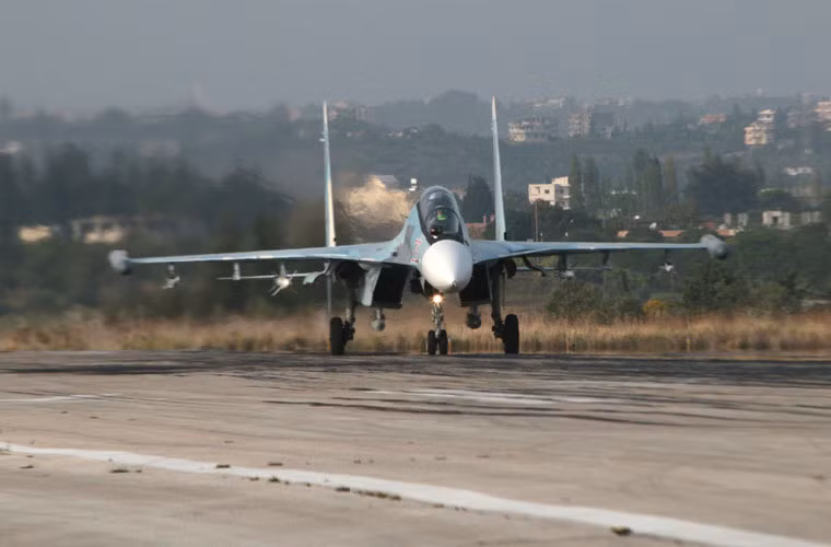 Thực tế, trong thiết kế, các dòng máy bay tiêm kích Su-30 (gồm cả Su-30SM) có thể mang tới gần 30 bom hàng không không điều khiển hoặc số lượng nhỏ hơn các loại bom dẫn đường KAB-500/1500.