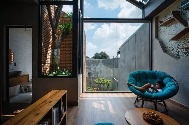 Góc yêu thích của cả gia đình vào mỗi tối để có thể ngắm được bầu trời đêm đầy thơ mộng (nguồn: Archdaily, ảnh: Quang Trần)