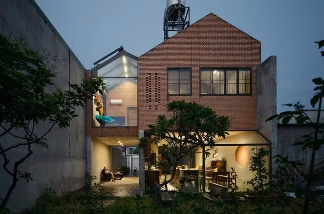 Không gian thoáng đãng của ngôi nhà là điều mà rất nhiều gia chủ Việt mong ước (nguồn: Archdaily, ảnh: Quang Trần)