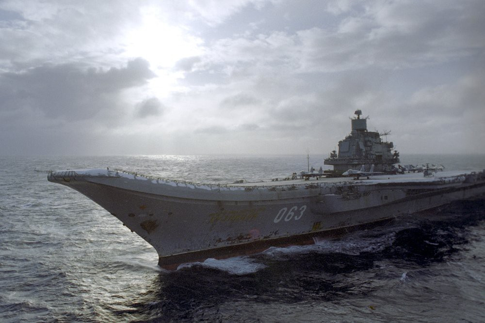 Mặc dù thực tế là hải quân Nga hiện chỉ có một tàu sân bay, nhưng nó cho phép nước này thể hiện sức mạnh quân sự của mình ở các khu vực khác nhau trên thế giới, theo đánh giá của National Interest.