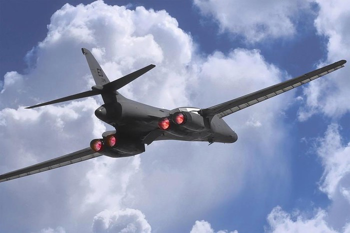 Ngoài ra loại máy bay này mang trong mình khả năng tàng hình nhẹ khi sử dụng công nghệ sơn hấp thụ sóng radar.