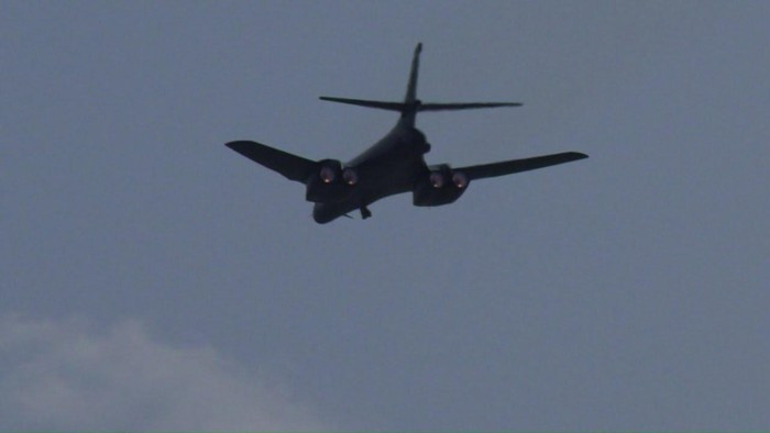 Những chiếc máy bay hạng nặng như vậy không được dùng trong các nhiệm vụ do thám. Vì vậy, điều này cho thấy Mỹ đang gửi một cảnh báo tới Trung Quốc, South China Morning Post nhận định.