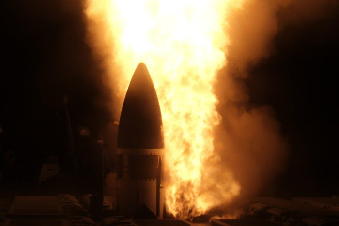 Vụ thử tên lửa phòng không của Mỹ cũng có thể gửi thông điệp cảnh báo tới Triều Tiên, quốc gia sở hữu chương trình tên lửa đạn đạo và hạt nhân khiến Mỹ lo ngại. Bình Nhưỡng hôm 10/10 cũng ra mắt mẫu ICBM hạng nặng mới dựa trên dòng Hwasong-15, tên lửa đạn đạo có tầm bắn 13.000 km được nước này phóng thử năm 2017.