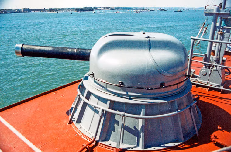 Tuy nhiên, tàu chiến Gepard Nga không được trang bị các bệ pháo phòng không AK-630M.