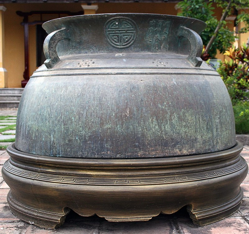 Trong vòng 25 năm, chúa Nguyễn Phúc Tần đã lệnh cho ông đúc rất nhiều vạc đồng và vũ khí. Mục đích của chúa Nguyễn khi cho đúc những chiếc vạc đồng này là để biểu dương uy quyền và sự bền vững của triều đại, đánh dấu những chiến thắng với quân Trịnh trong công cuộc mở mang lãnh thổ về phía nam.