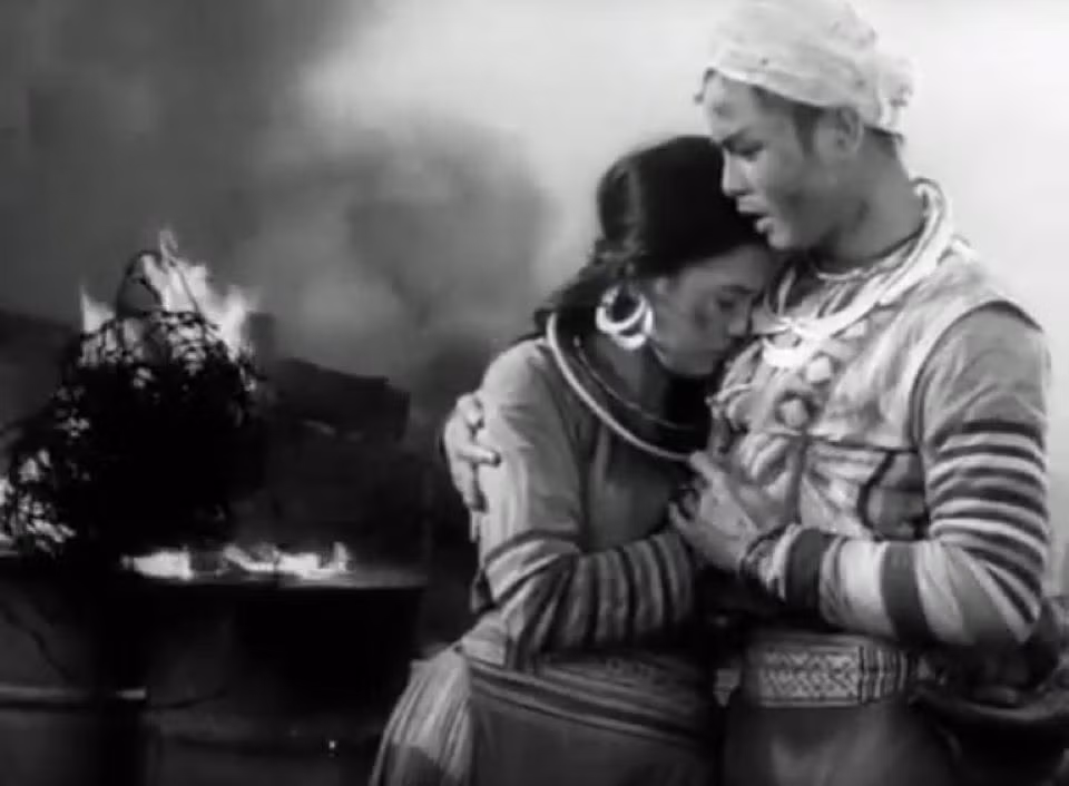  Tục cho vay nặng lãi: Tục cho vay nặng lãi ở miền núi thời phong kiến được thể hiện tập trung ở nhân vật Mị. Qua ngòi bút của Tô Hoài, hủ tục này hiện ra như một nỗi sợ hãi đã cướp đi hạnh phúc của bao nhiêu người.