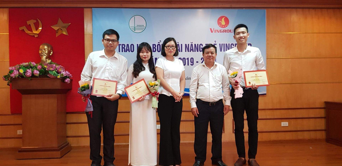 9X tai nang dat hoc bong “vuot cap” tu cu nhan len thang tien si