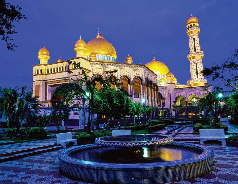 Dù diện tích lãnh thổ không lớn, dân số ít, Brunei là quốc gia có trữ lượng dầu mỏ khá lớn. Dầu và khí đốt thiên nhiên là nền tảng cho sự phát triển và thịnh vượng của Brunei kể từ cuối thế kỷ XX. Ảnh: Daily Mail.