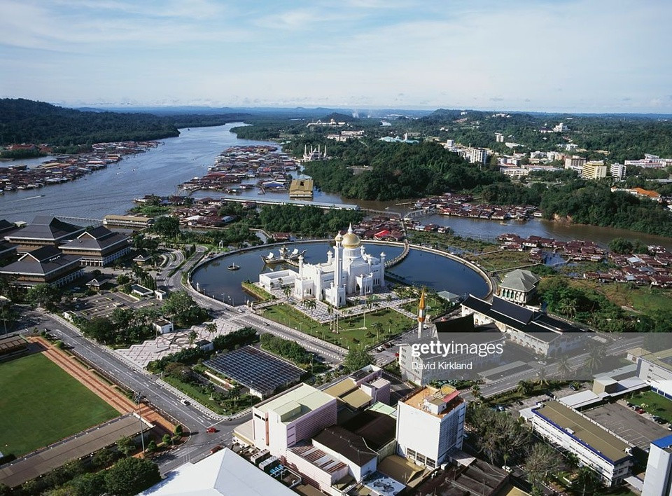 Bandar Seri Begawan là thủ đô của vương quốc Brunei hiện nay. Thành phố này có diện tích khoảng 100 km2, dân số gần 30.000 người. Bandar Seri Begawan được đặt tên theo nhà vua quá cố, cha đẻ của đương kim hoàng đế Omar Ali Safuddin năm 1975, tên gốc là Bandar Brunei.